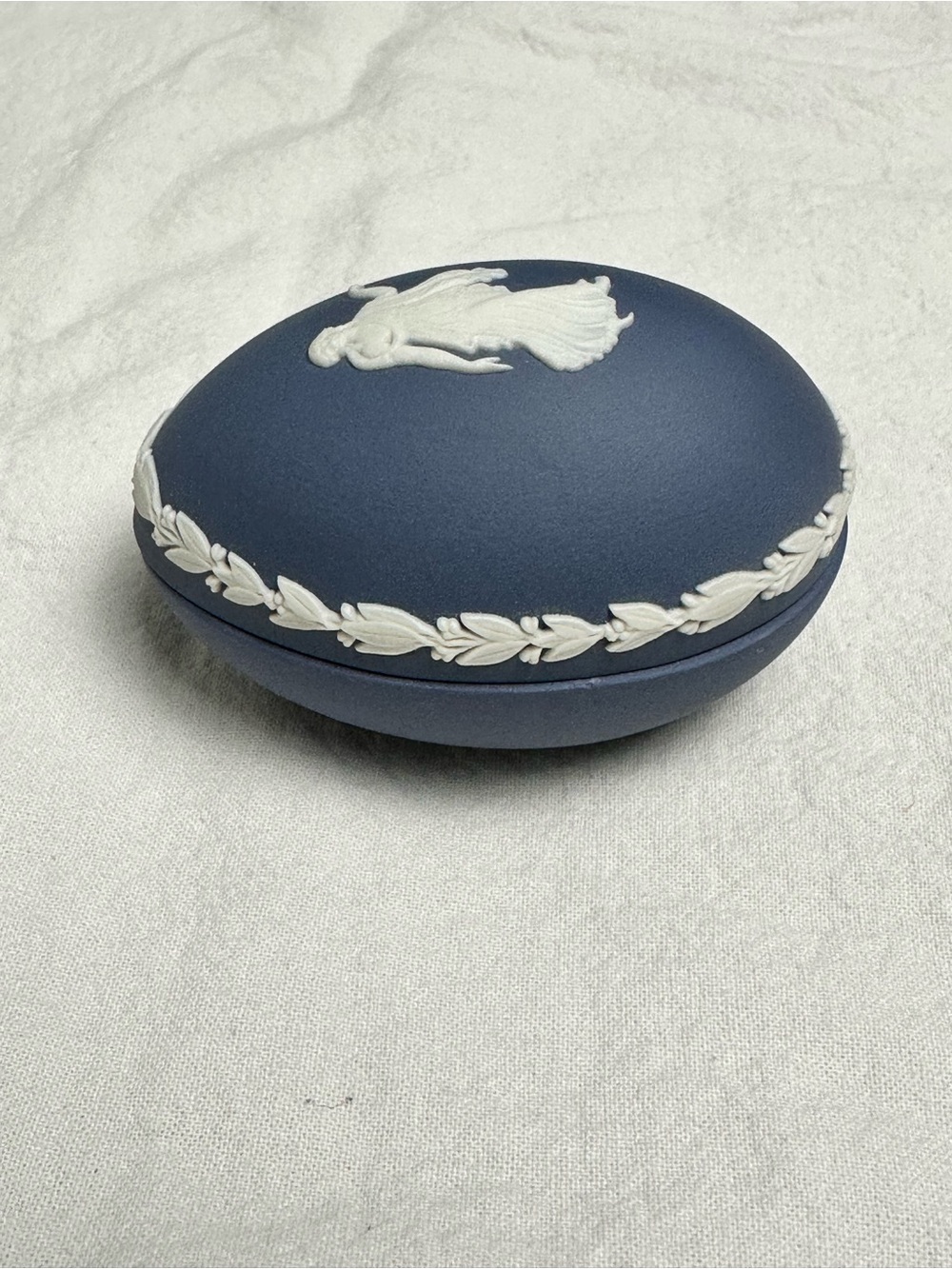 VTG Wedgwood Blue Jasperware Egg Trinket Box -White Relief Dancing Hours Goddess - Picture 8 of 8